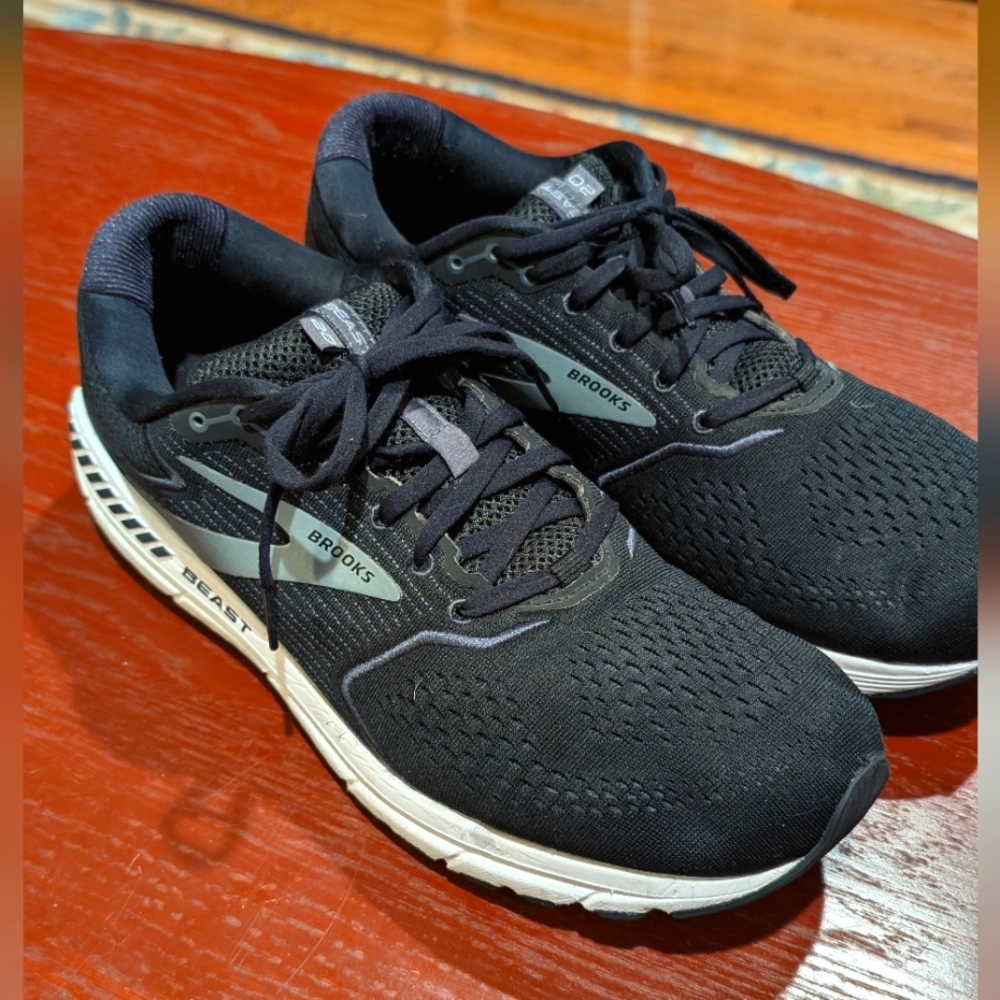 Brooks Beast 20 size 14D